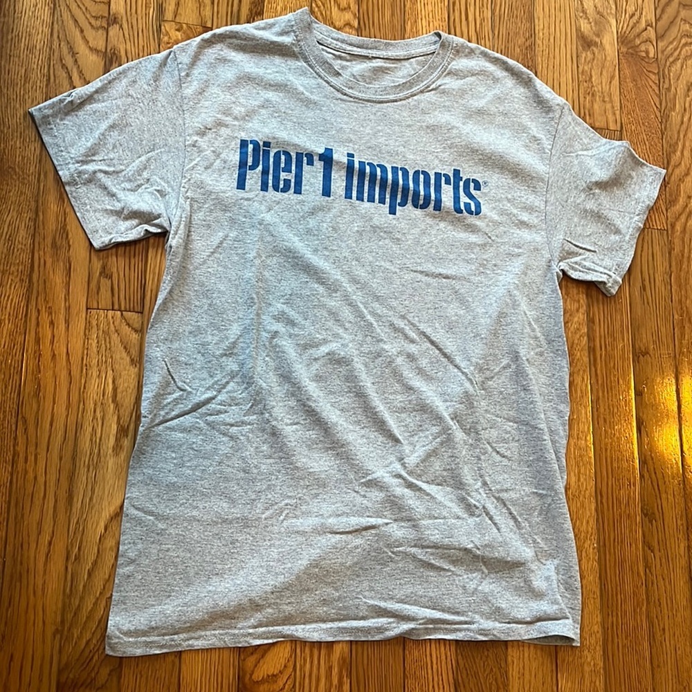 Pier 1 Imports Tee‎ Gray Blue Store men’s M Casual Nostalgia Fandom